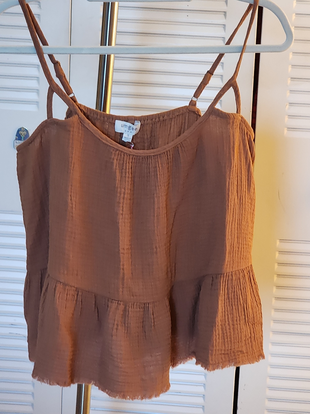 NWT Umgee Brown Ruffle-Hem Spaghetti Strap Camisole Small